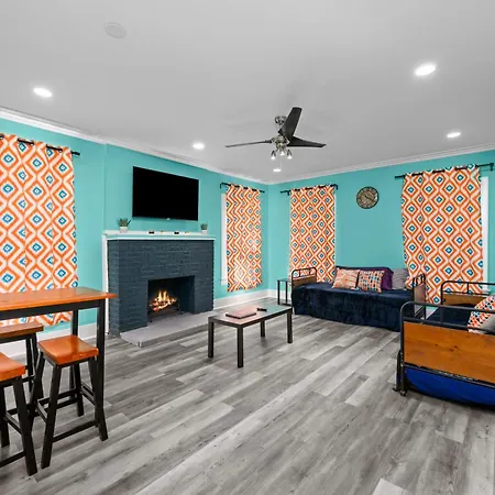 Spacious Montrose Apartment Close To Downtown Houston